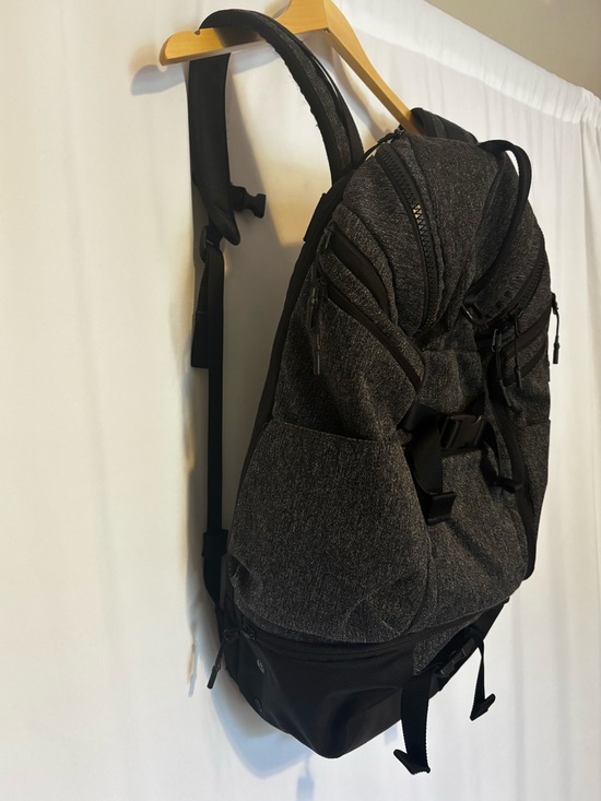 osprey bag fit under seat My Favorite Waterproof Crossbody Cabin Bag: The Osprey Transporter Boarding  Bag, Reviewed  Minimalist.Travel